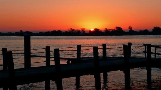 Cruzeiro ao Pôr-do-Sol e Prova de Vinhos