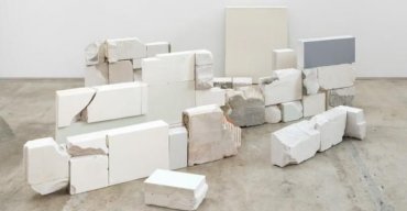 Fernanda Fragateiro: Abrir janelas à pedrada