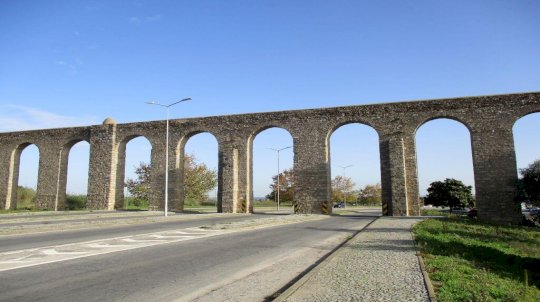 Caminhando no Aqueduto da Água da Prata