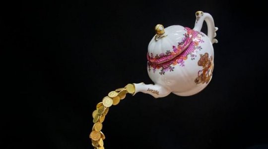 Porcelana Portuguesa: A Harmonia dos Contrários